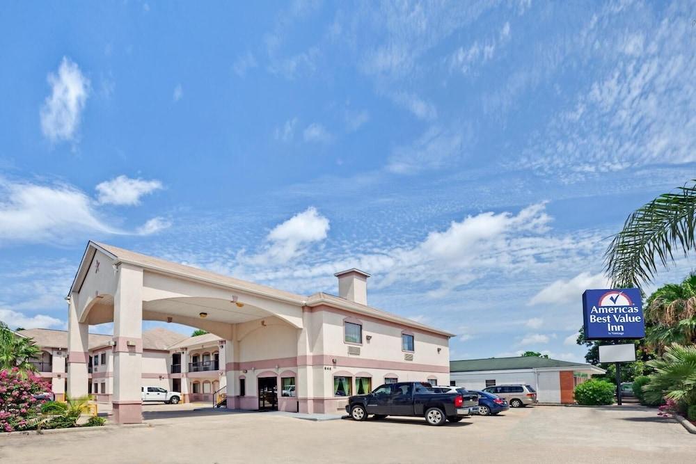 Sapphire Inn & Suites Deer Park Exterior foto